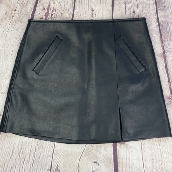 Blanc NYC Faux Leather Mini Skirt Size 28 Black - Picture 13 of 13
